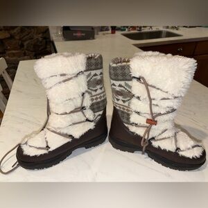 Muk luks sherpa faux Fur snow winter sweater Boots 9 Apres Ski new massack short